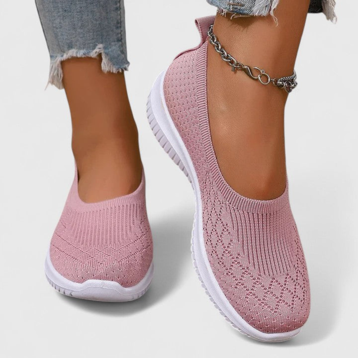 Stilige Klara lettvekt strikkesko for dame. Enkle slip-on sko for hverdagskomfort.