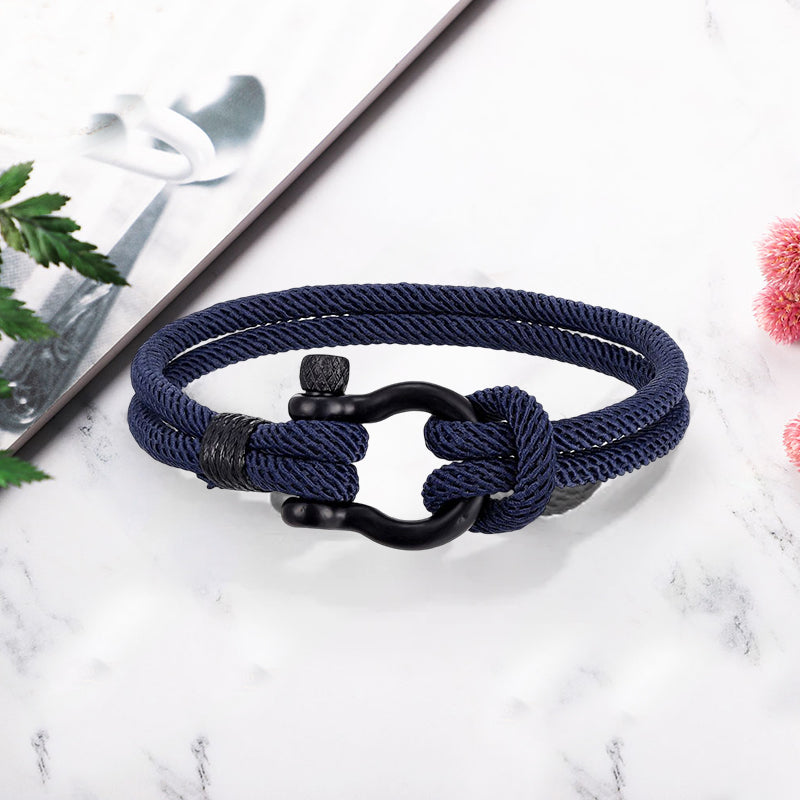 Allsidig flettet tauarmbånd, unisex, med klassisk nautisk anker for hverdagsbruk.