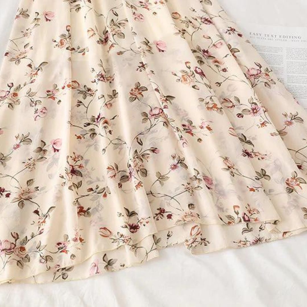 Perfekt festkjole eller hverdagskjole; elegant midikjole med blomster og kappeermer.