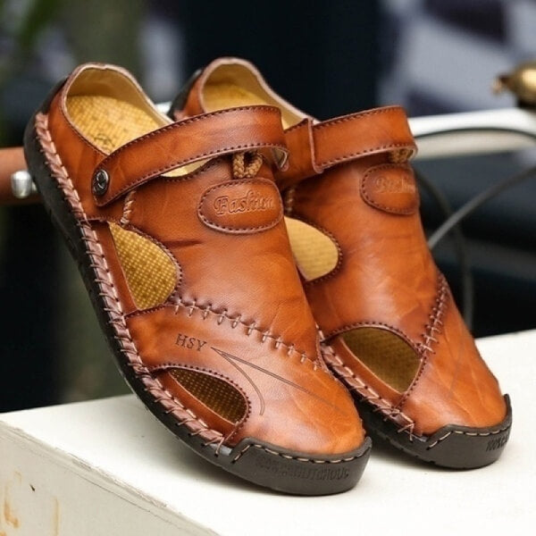 Ortopediske sandaler for menn med justerbare stropper for en perfekt passform.