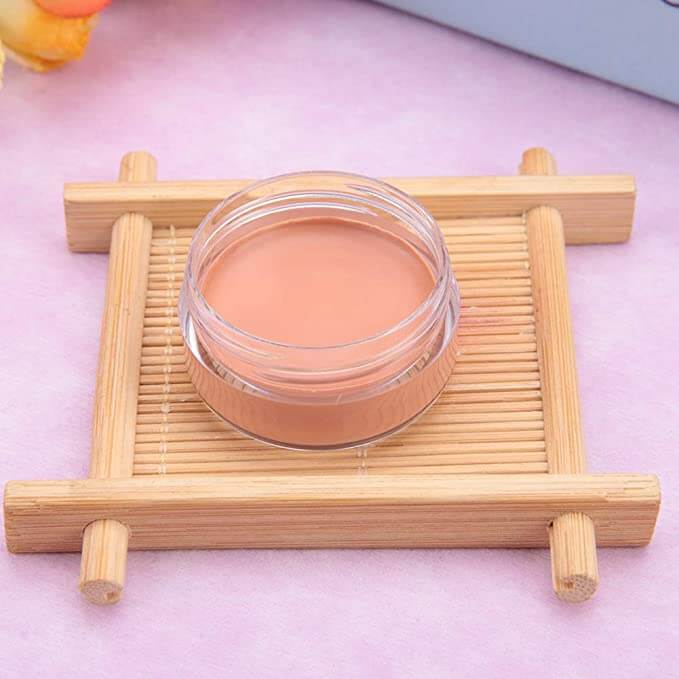 Langvarig fulldekkende concealer som dekker kviser, rødhet og mørke flekker.