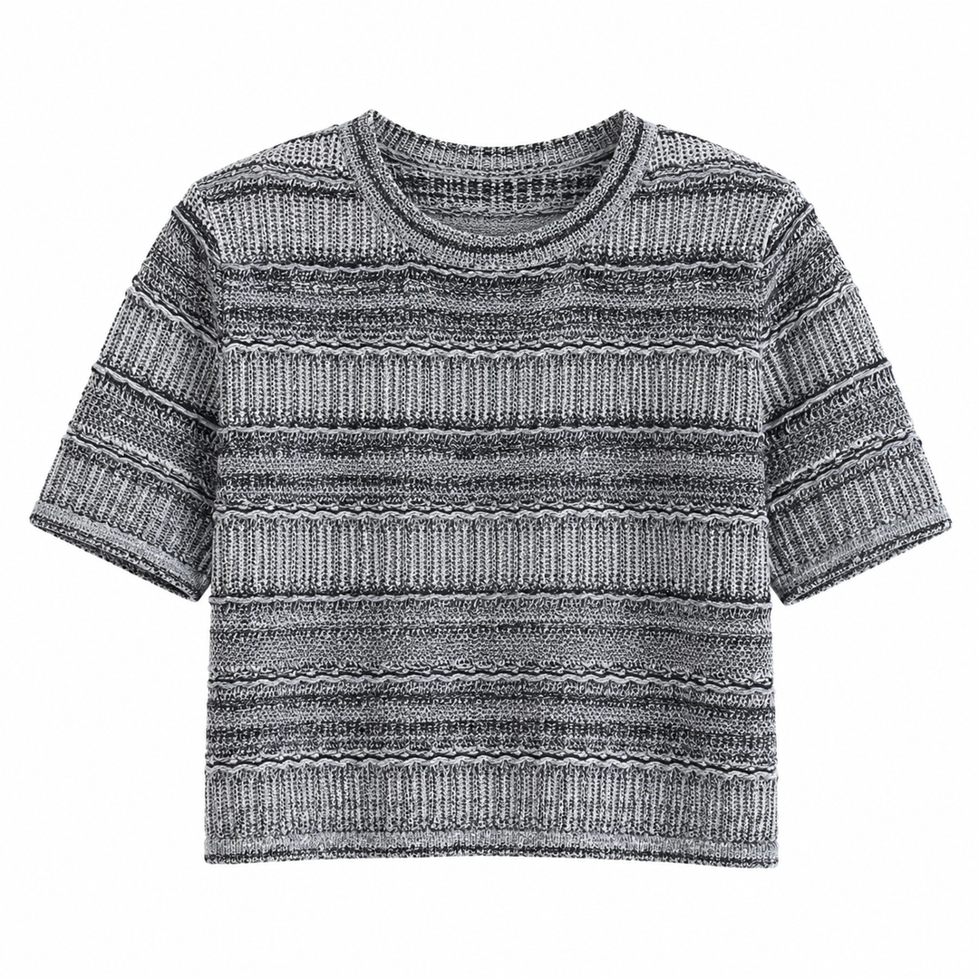 Komfortabel stripet dame t-skjorte, løs grå sommertopp for kvinne med avslappet og moderne stil.