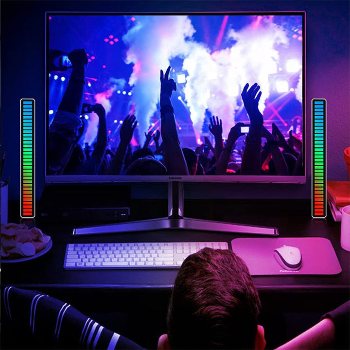 Elegant atmosfærelys med RGB-farger og innebygd mikrofon; perfekt for musikkelskere.