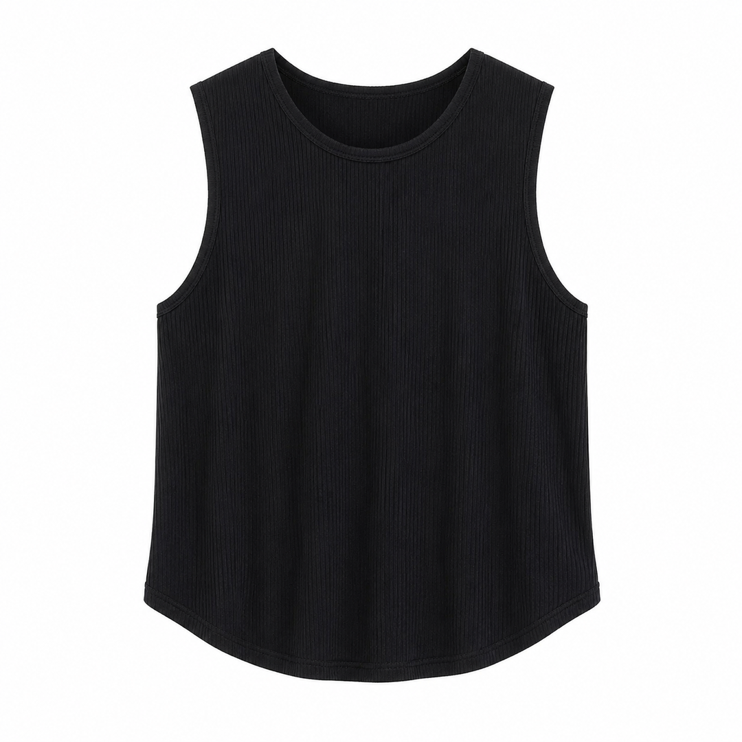 Hvit ribbestrikket herre tanktop med rund hals. Komfortabel og pustende sommertopp for trening og avslappet stil.
