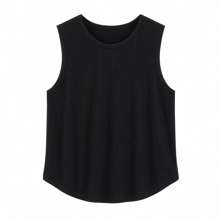 Hvit ribbestrikket herre tanktop med rund hals. Komfortabel og pustende sommertopp for trening og avslappet stil.