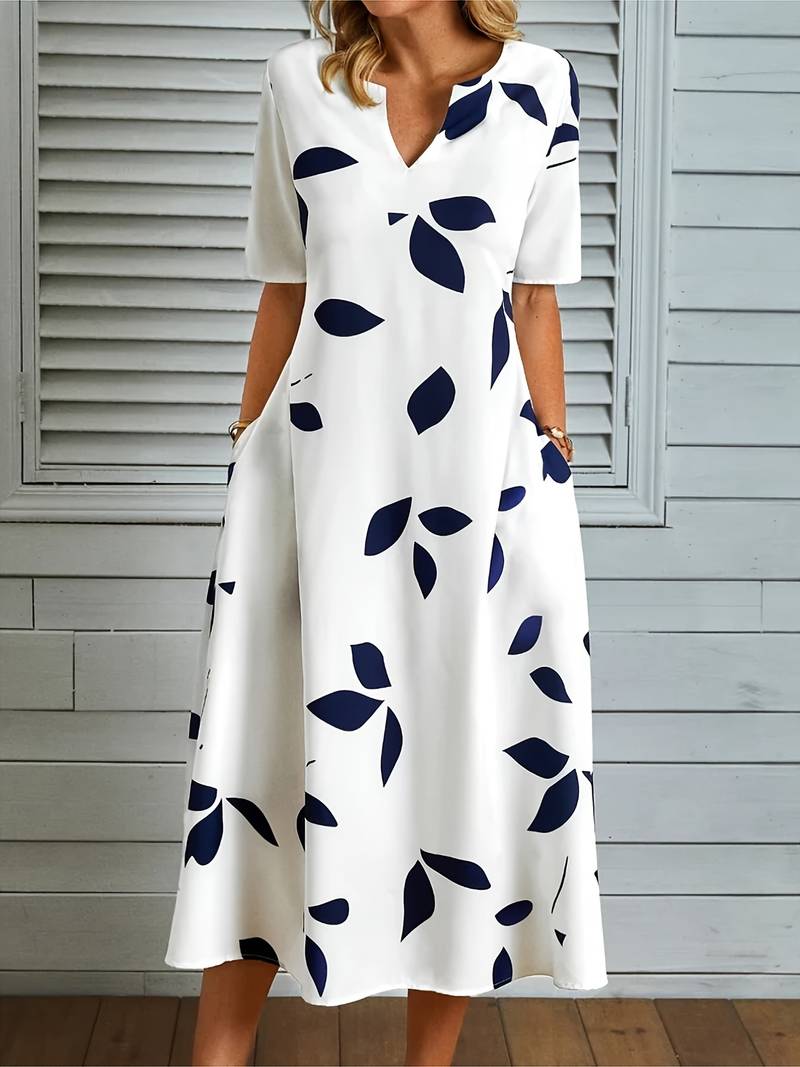 Elegant hvit damekjole i tidløs stil, perfekt for sommerfest eller pen hverdagsbruk. Komfortabel midi kjole.