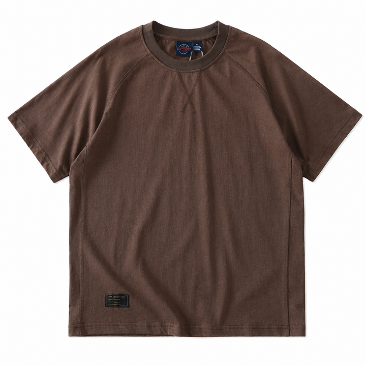 Kaffefarget herre t-skjorte i vasket bomull, løs passform. Vintage retro look, perfekt for streetwear.