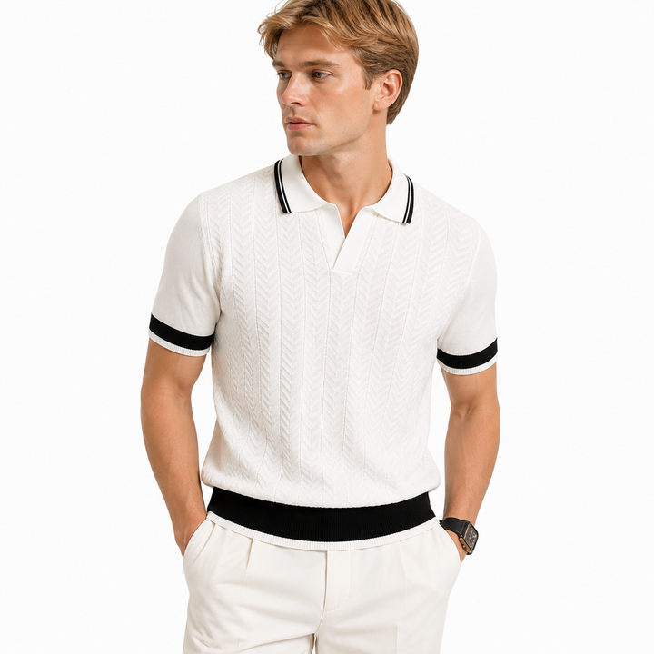 Kortermet strikket herrepolo i color block-design. Komfortabel business casual sommerskjorte for menn.
