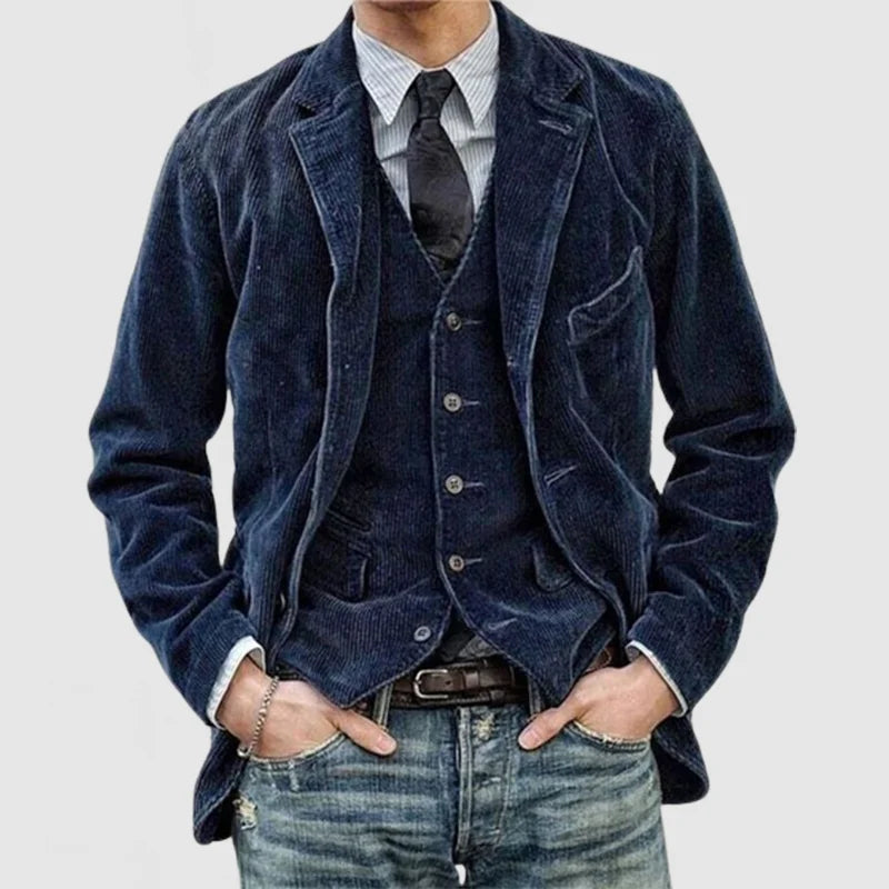 Klassisk herreblazer med matchende vintage vest, presentert på modell for elegant menns stil og antrekk.