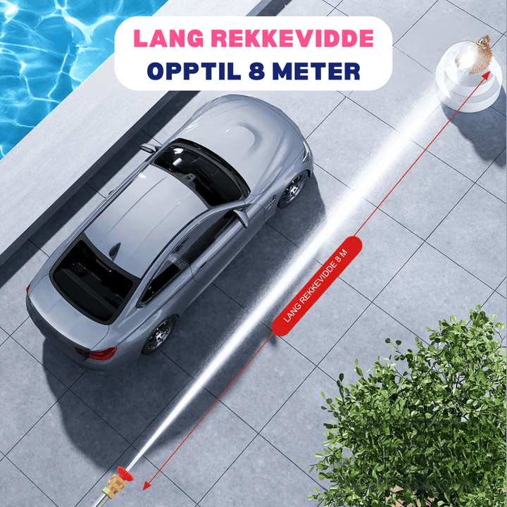 WashMate trådløs høytrykkspyler i aksjon under bilvask. Enkel og effektiv bilrengjøring.