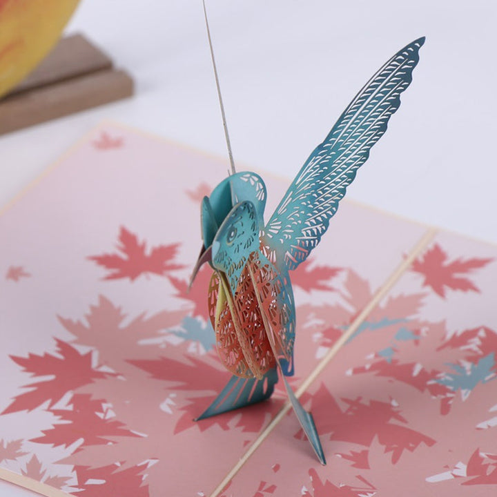 Pop-up blomsterkort med kolibri og lilje. Spesielt gratulasjonskort og hilsen for morsdag.