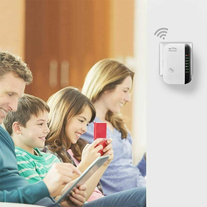 Enkel WiFi-repeater som forbedrer internettdekningen og hastigheten for smarthjem og gaming. Hvit, kompakt design.