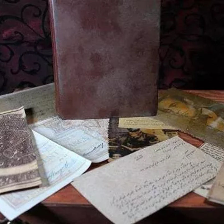 Den ultimate gaven til Indiana Jones-entusiaster: en detaljert Grail Dagbok replika.