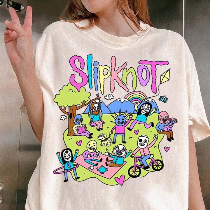 Stilfull kvinnet-skjorte med grafisk design. Myk og behagelig for sommerbruk.