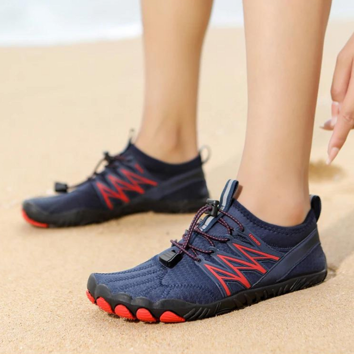 Moderne unisex vannsko og aqua sneakers, designet for sommerens vann- og strandbruk.