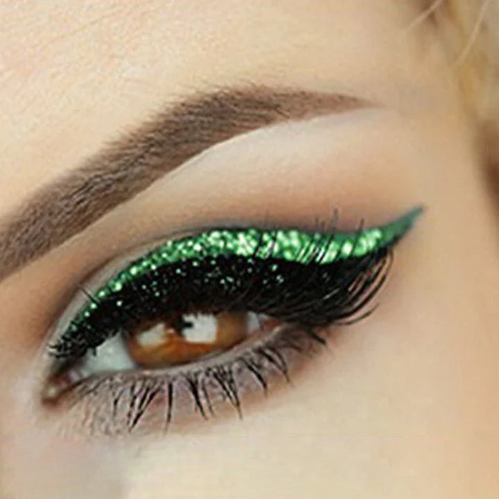 Visning av gjenbrukbart eyeliner & vippeklistremerke som er klart til bruk. For enkel skjønnhet.