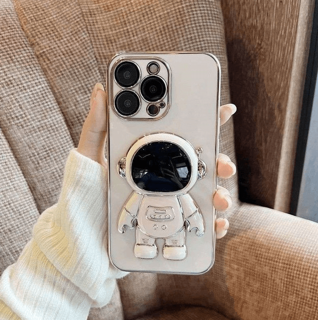 iPhone-deksel med astronautmotiv og smart uttrekkbart stativ. Perfekt for handsfree bruk.
