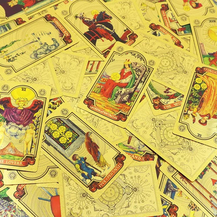 Håndplukket gullfolie tarotstokk, designet for mystikk, intuisjon og dyp innsikt.