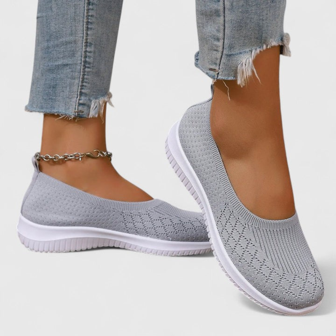 Klara dame slip-on strikkesko. Lette og komfortable hverdagssko for kvinner.