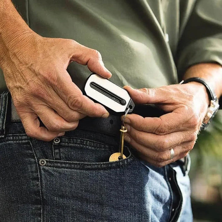 Komfortable og lette lesebriller med neseklemme. Diskret synshjelp for menn og kvinner.