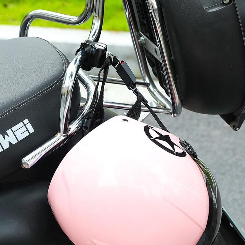 Universal motorsykkel hjelmlås i aluminium/sinklegering for sikker oppbevaring og tyverisikring av MC-hjelm.