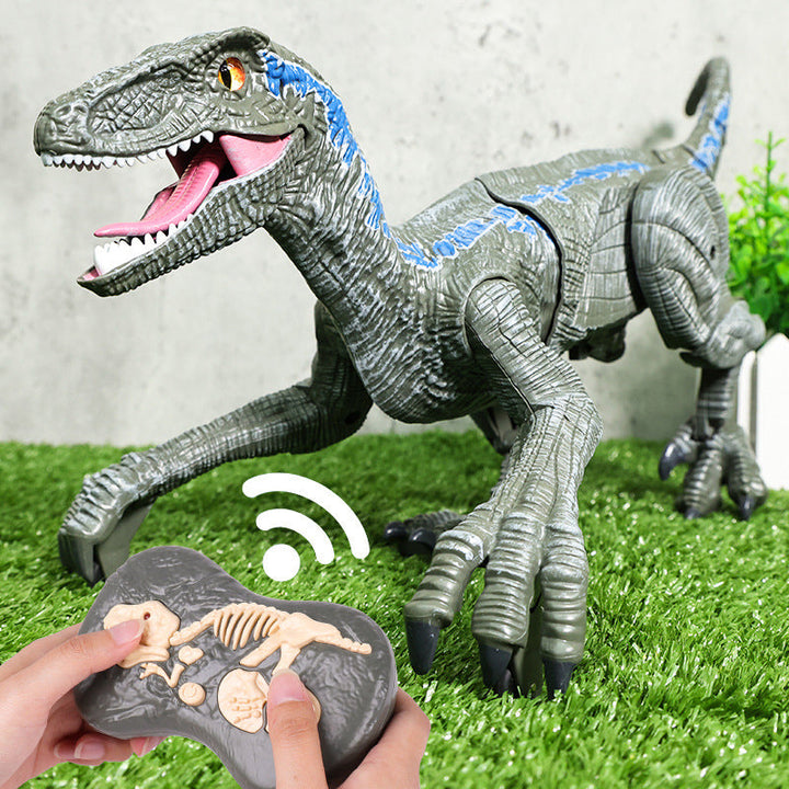 Fjernstyrt dinosaurleke med vannspray, lys & realistisk design for barn.