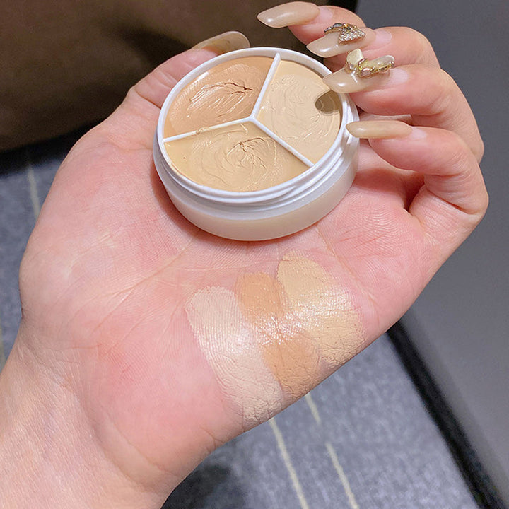 Concealer Palett med SPF for solbeskyttelse. Multifunksjonell dekkrem for hudpleie og sminke.