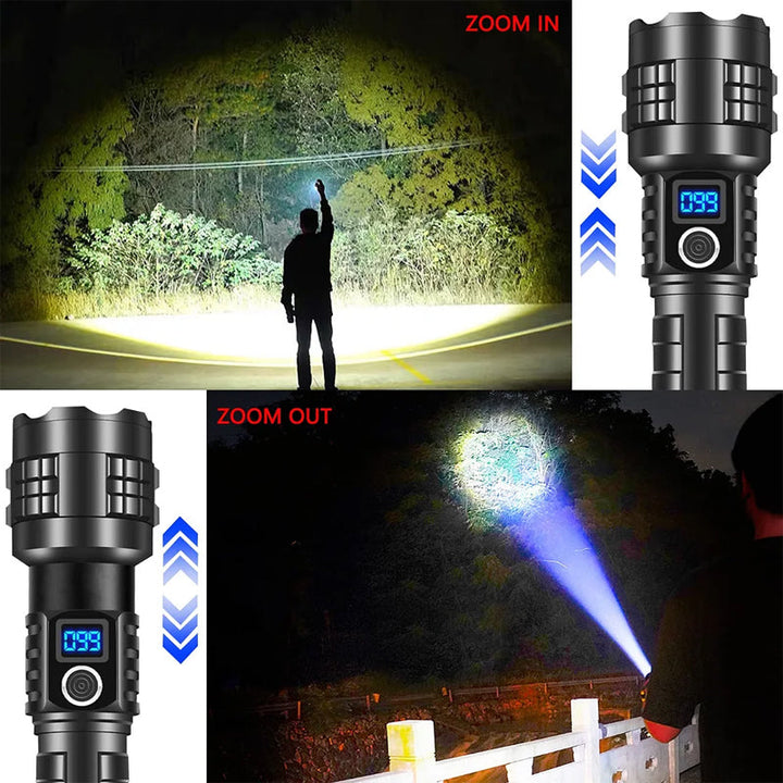 Mann holder oppladbar, vanntett taktisk lommelykt (2400 lumen) utendørs. Ideell for turutstyr, camping.