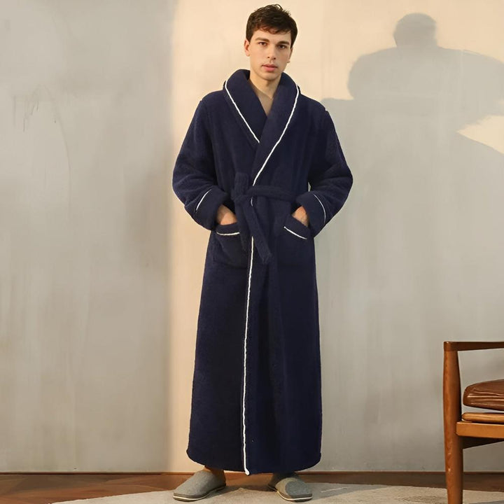 Luksuriøs unisex badekåpe i myk fleece. Perfekt for varme og komfortable øyeblikk hjemme.