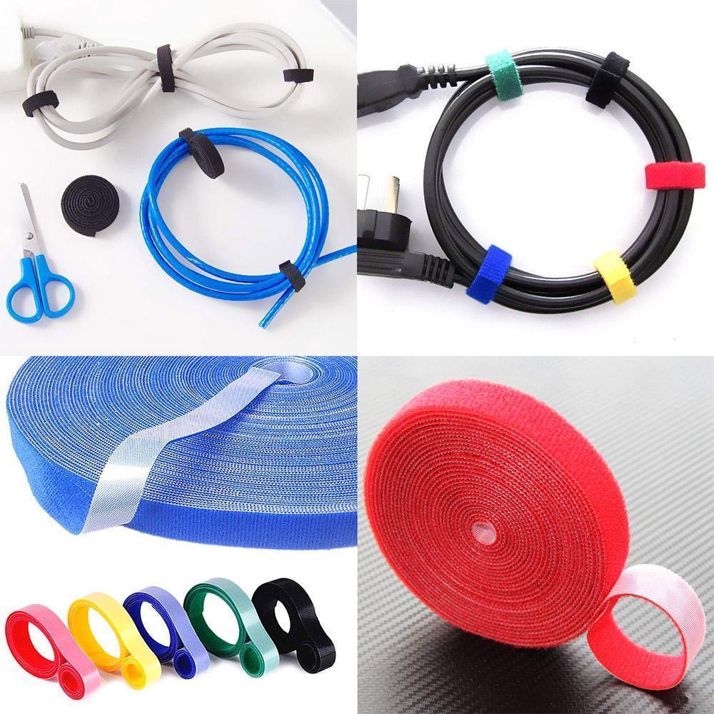 Hold kontoret ryddig med selvfestende nylon kabelbånd. Enkel ledningsholder for arbeid.