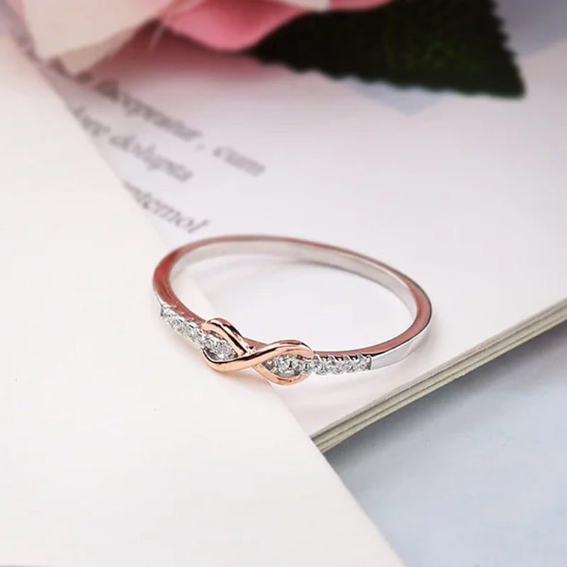 Dame infinityring i sølv, gull eller rosegull. Sentimentalt smykke, evig gave til datter.