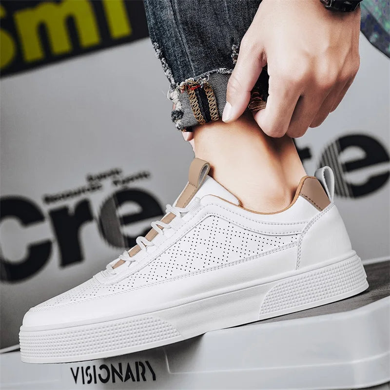 Hvite luksus skinn sneakers for herre. Komfortabel og tidløs casual sko med urban stil.