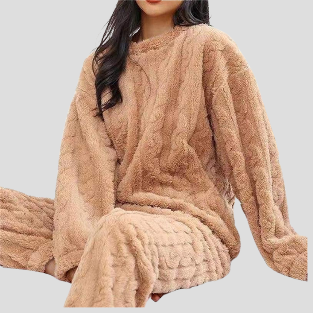 Varmt og mykt fleece pysjamassett for damer, designet for avslapning og koselige stunder hjemme.