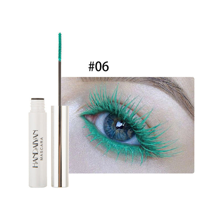 Fargerik mascara som gir lengde, volum og stil til vippene. Tilgjengelig i 12 farger.