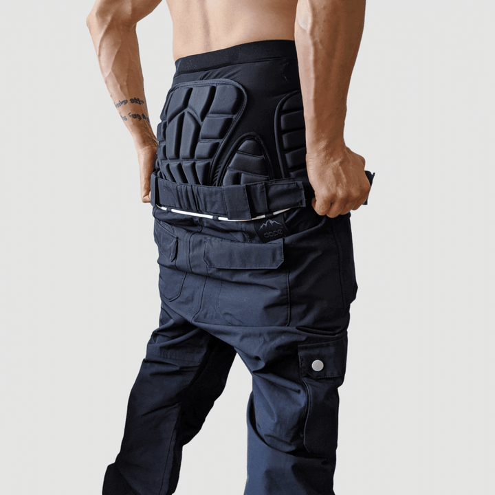 Lette og fleksible unisex impact shorts. Perfekt passform for snowboard og ski, uten å hemme bevegelse.