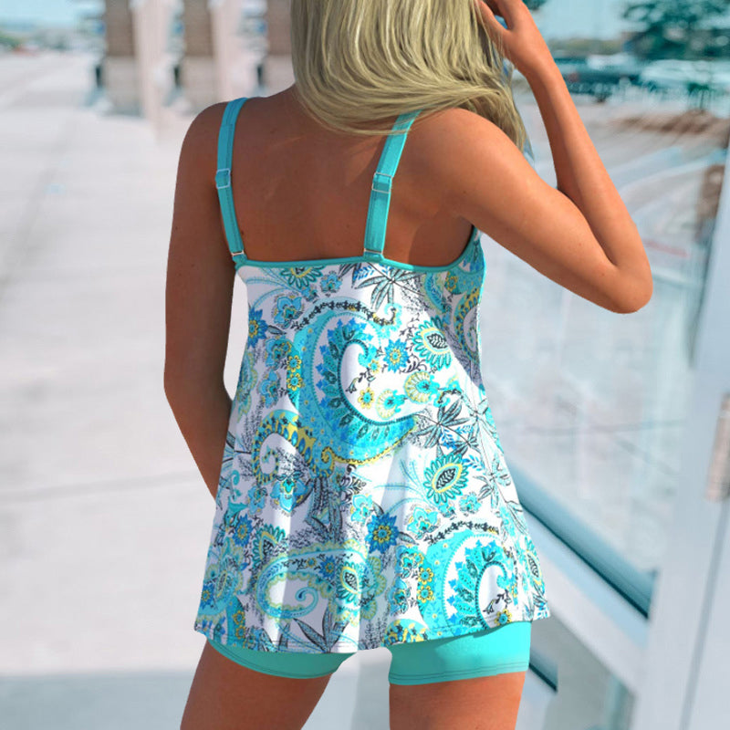 Polstret blomstret tankini topp og høy midje truse. Trendy kvinneklær og badetøy.