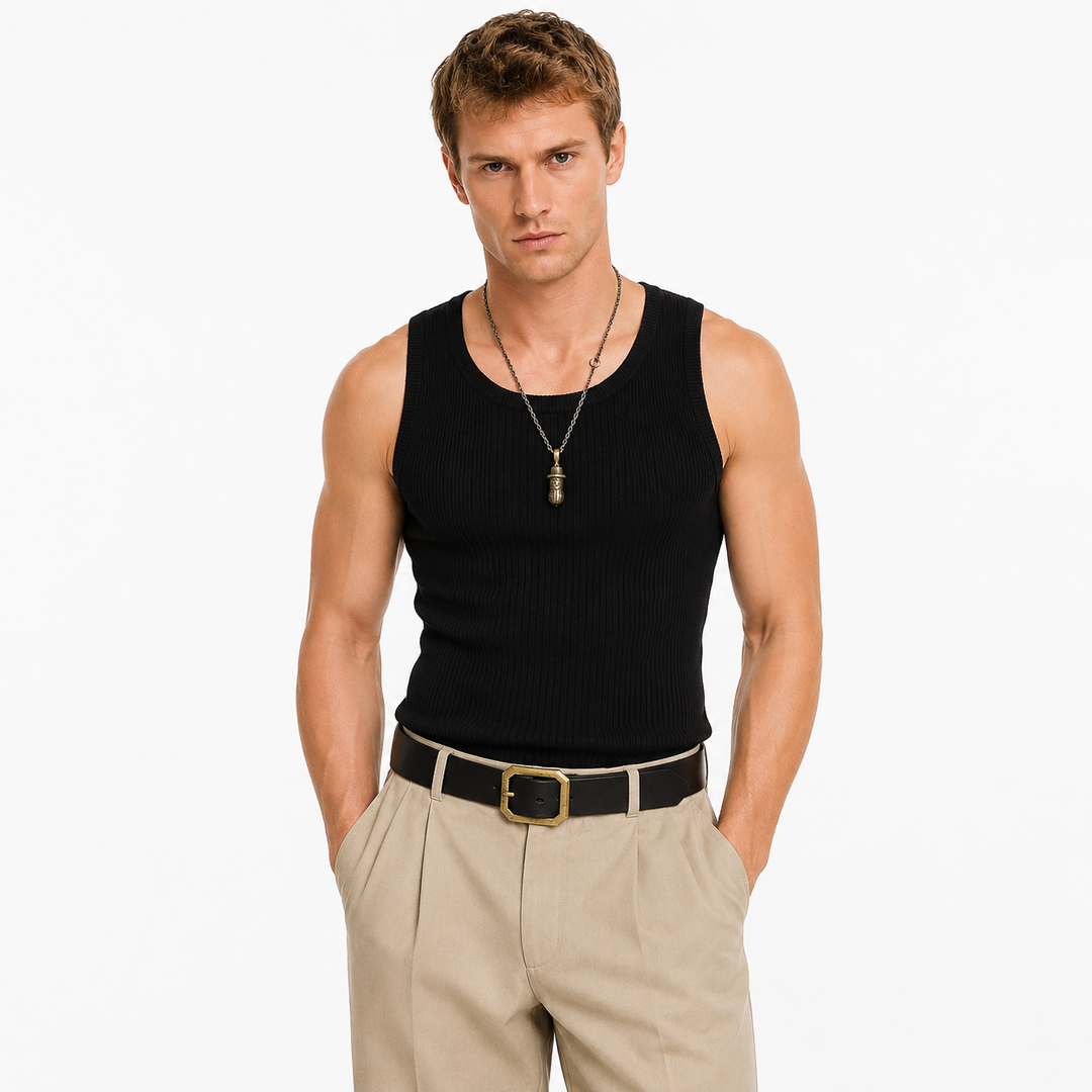 Herre slim fit tank top. Elastisk og behagelig treningsvest for gym, sommer og aktivitet. Ermeløs design.