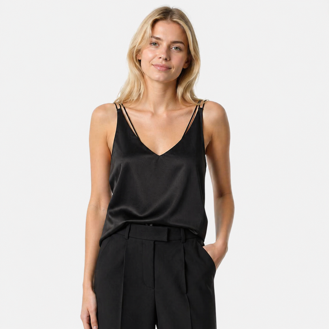 Elegant dame sateng camisole med innebygd BH i myk silke for komfortabel bruk.