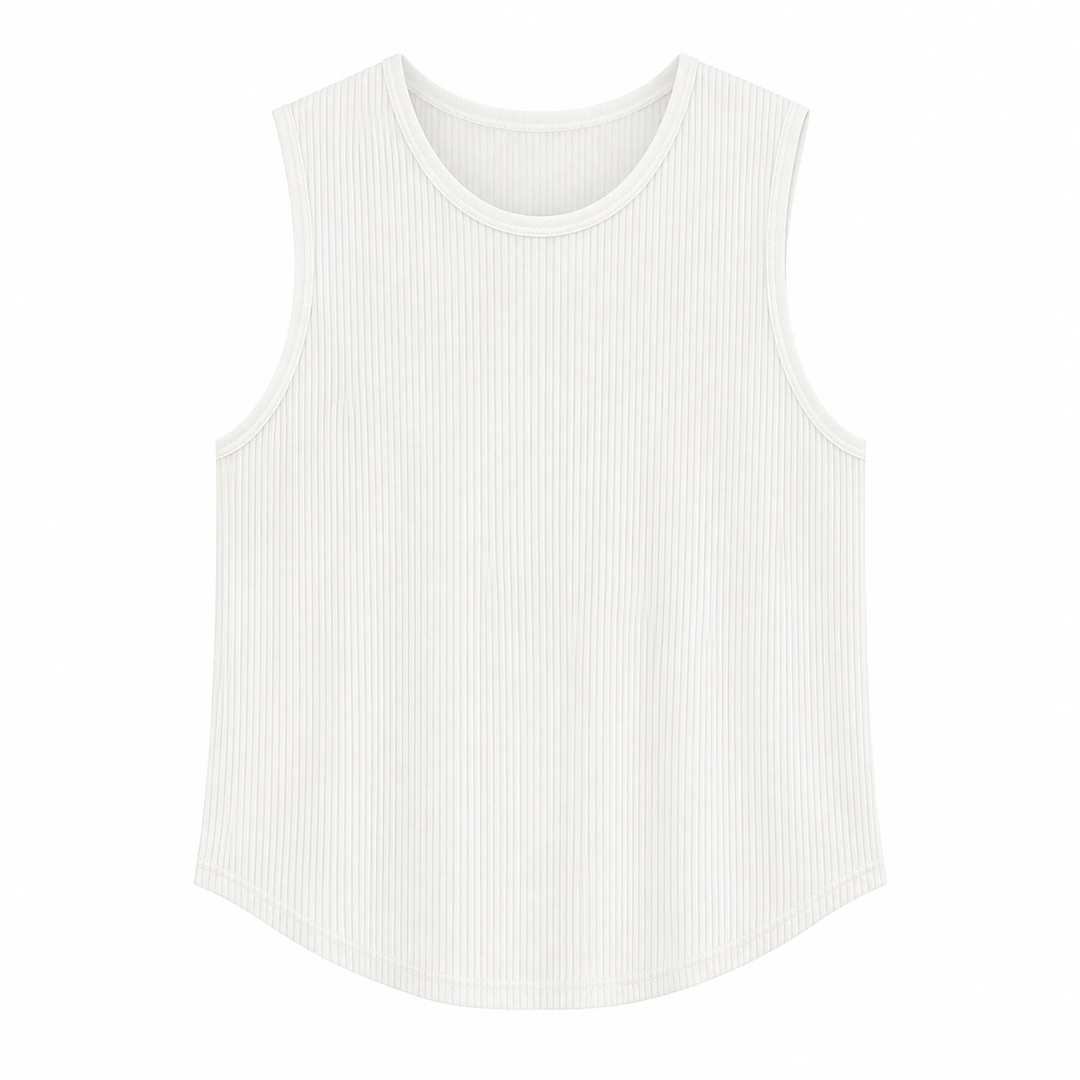 Behagelig hvit ribbestrikket tanktop for menn. Løs og pustende ermeløs sommertopp, ideell for varmt vær.