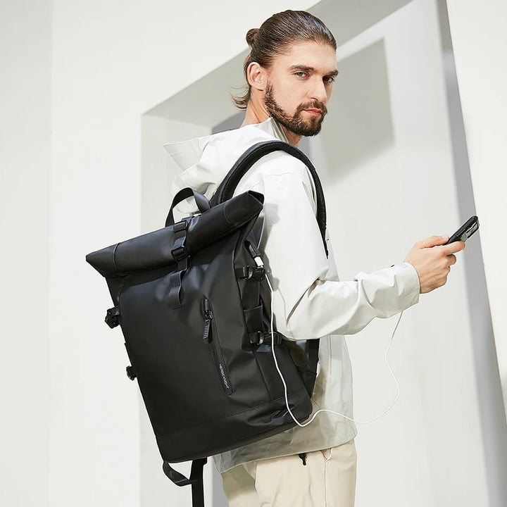 Unisex ryggsekk med flere rom for organisering. Perfekt for sykkelturer og hverdagsbruk.