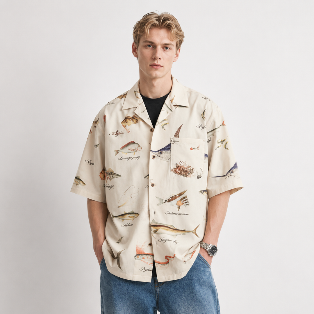 Beige herre Hawaii skjorte med kort erme, cubansk krage og vintage blomsterprint. Perfekt sommerskjorte.