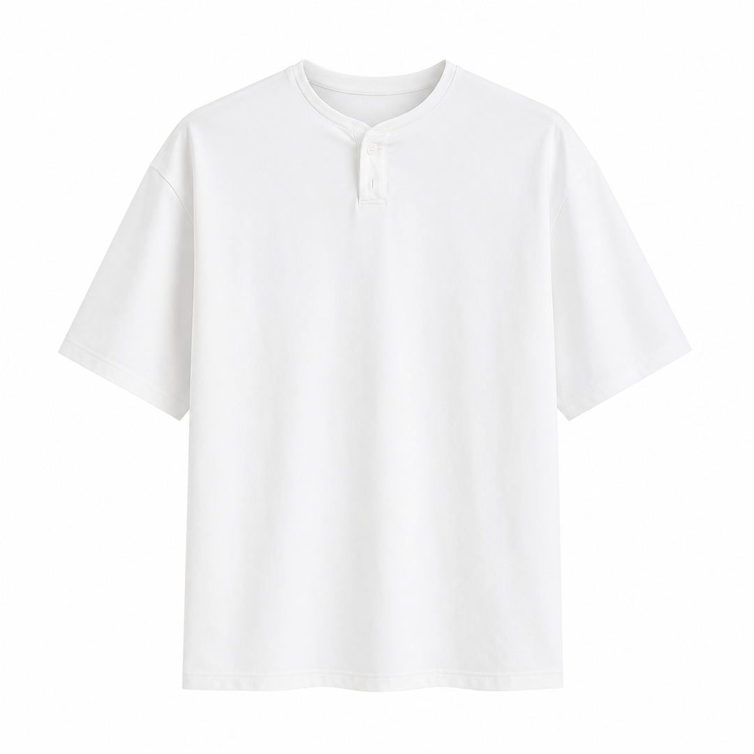Stilren herre Henley t-skjorte i pustende bomull, perfekt for sommeren. Klassisk kortermet design.