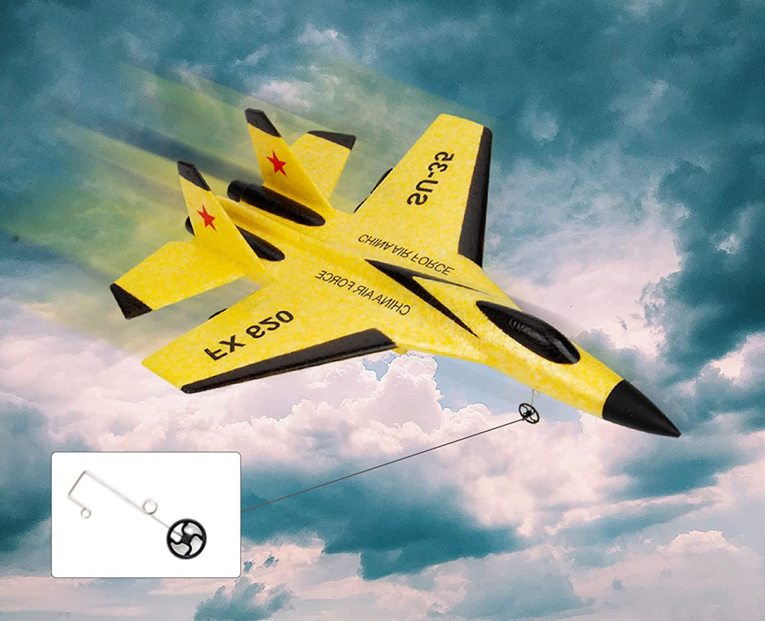 Komplett sett: RC jagerfly med fjernkontroll. Perfekt gaveide for barn og flyentusiaster som elsker å leke ute.