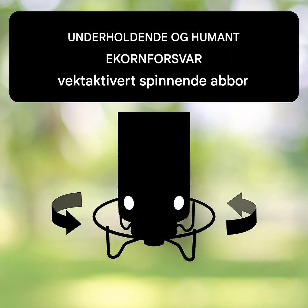 Fuglefrø synlig inne i den ekornsikre fuglemateren. Tiltrekker meiser, kjøttmeiser og fink.