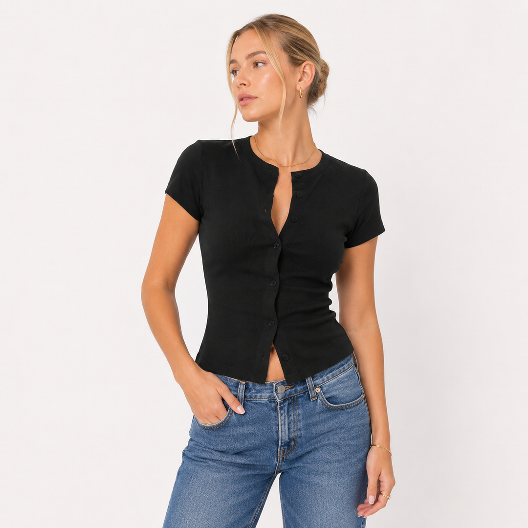 Komfortabel og allsidig dame t-skjorte. Stilren slim fit modell med rund hals for fritid og sommer.