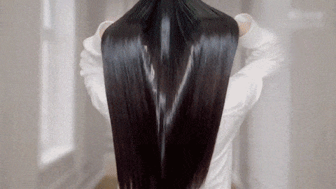 Allsidig 2-i-1 rettetang-børste for rask og enkel styling av glatt hår eller definert skjegg. Anti-frizz effekt.