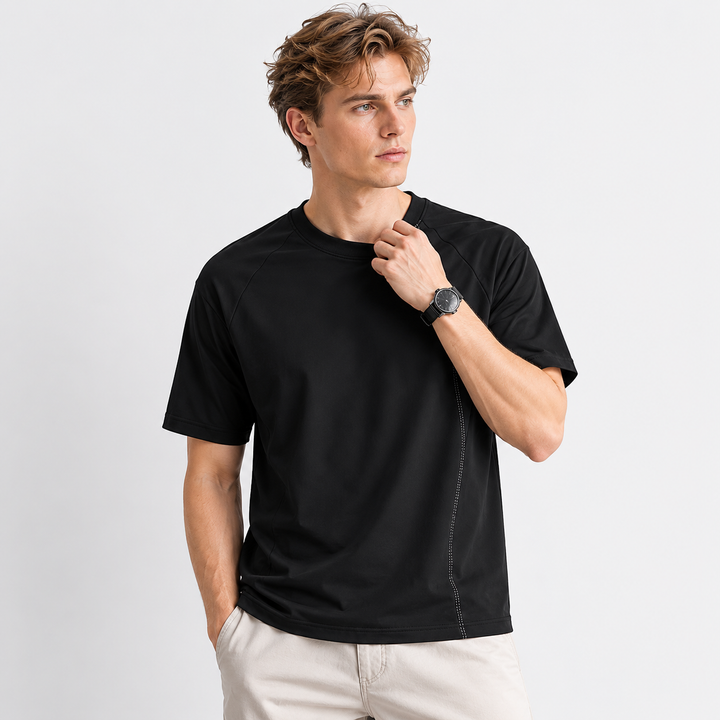 Ensfarget herre t-skjorte med løs passform. Tungvekt for komfortabel stil i hverdagen og streetwear.