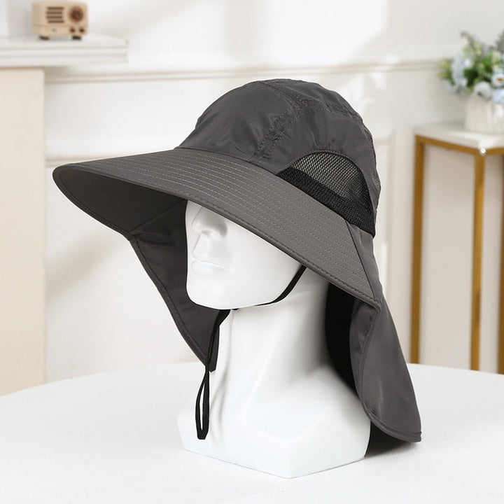 Frontvisning av unisex solhatt. Effektiv UV-beskyttelse og justerbar passform for alle utendørs eventyr.