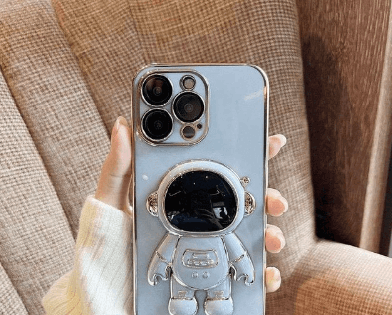 Perfekt gaveide! iPhone-deksel med unik astronaut-figur og innebygd stativ for filmer.