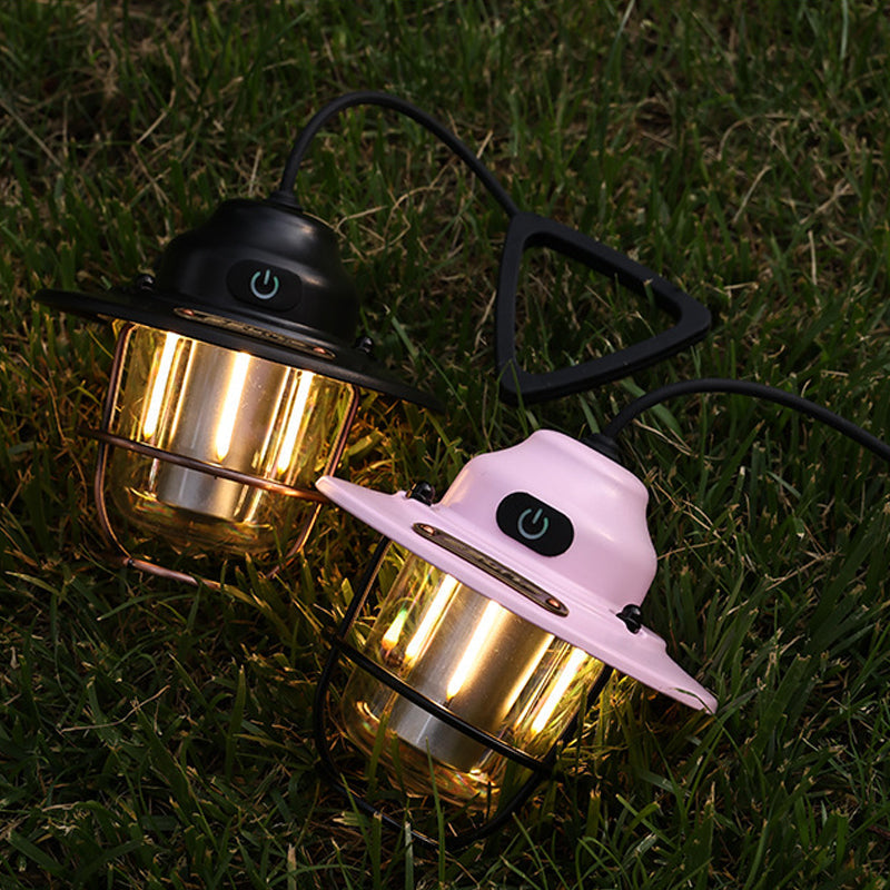 Kompakt bærbar retro LED-lykt for camping og tur; vanntett design for alle forhold.